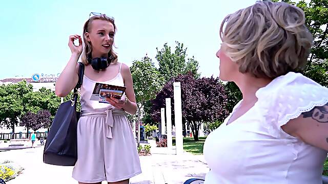 Candy Teen, Julie Holly